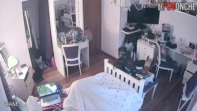 She doesn't play on the computer, she masturbates hot