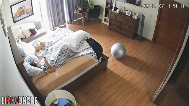 Her clit rubbing against the pillow, hot solo video