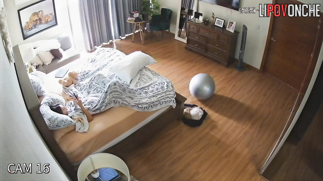 Her clit rubbing against the pillow, hot solo video