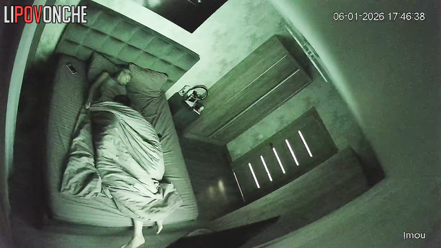They kissed first and then started fucking, bedroom scenes