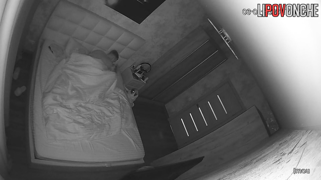 They kissed first and then started fucking, bedroom scenes