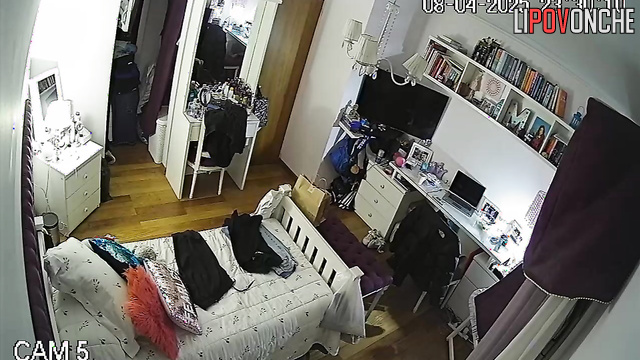 She have just shaved her pussy and wanna show result to everyone