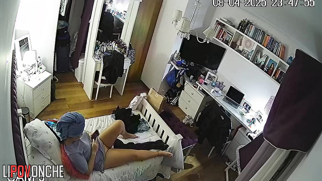 She have just shaved her pussy and wanna show result to everyone