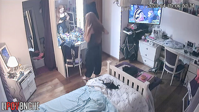 She gets ready for a walk and her body looks hot in this clothes