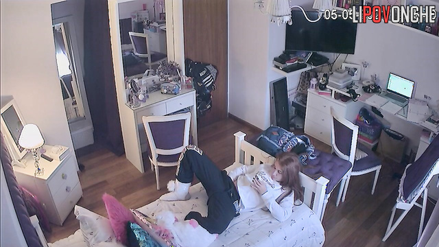 This girl uses every ability to play with pussy when she is alone