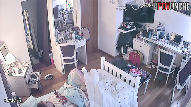 Private life of pretty girl is here for u - enjoy camera record from bedroom
