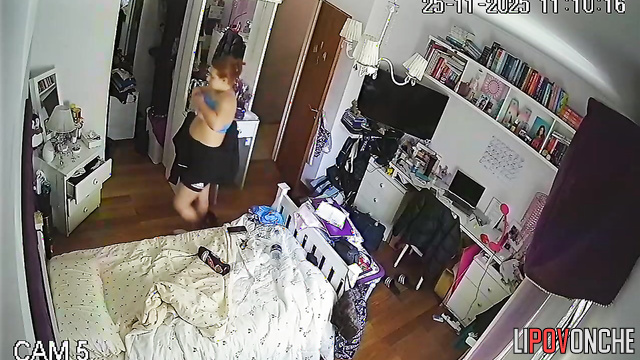 It was hot at home so this redhead does all stuff at home naked