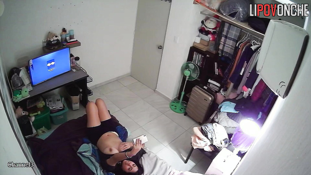 Juicy Latina shows her boobs while talking to her boyfriend (sex video call)