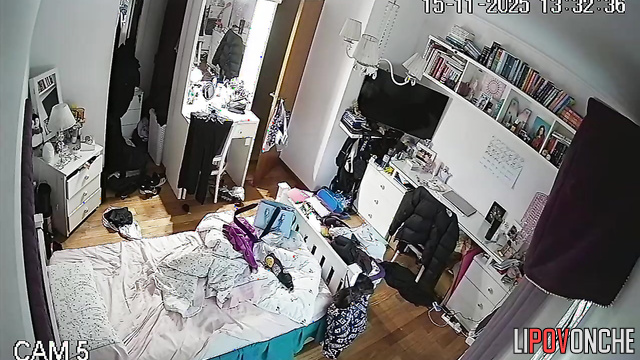 Curvy chick doesn't know about this hidden camera - look what she is doing