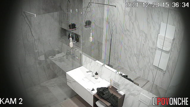 While this lady is washing she plays with her pussy in the shower