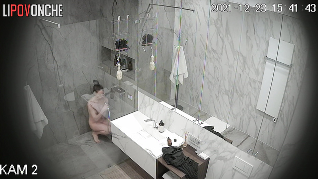 While this lady is washing she plays with her pussy in the shower