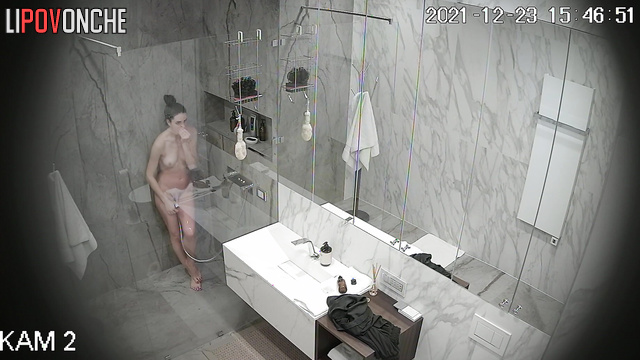 While this lady is washing she plays with her pussy in the shower