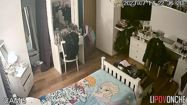 Before going to sleep she has a very hot sexting with her boyfriend