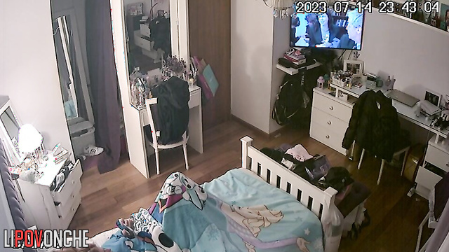 Before going to sleep she has a very hot sexting with her boyfriend