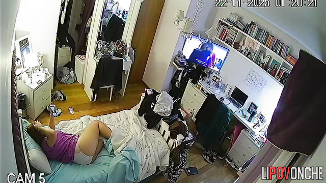 After masturbating, the redhead showed off her chubby bare butt