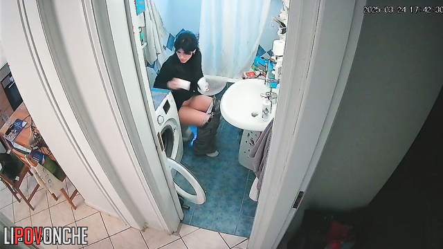 When she got home, the businesswoman ran to the bathroom to pee