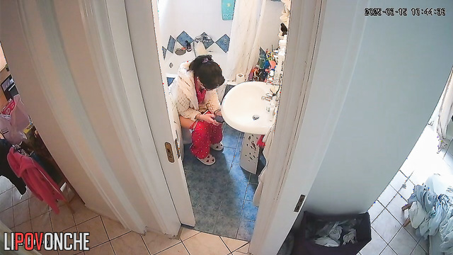 A young housewife bent over seductively and pulled her sexy panties down