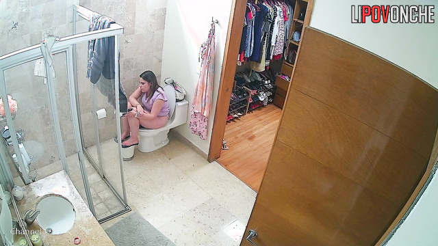 Mommy lifts legs higher so she can sit more comfortably on the toilet with big ass