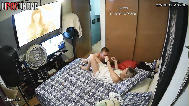 Naked guy licking sweaty toes his new girlfriend