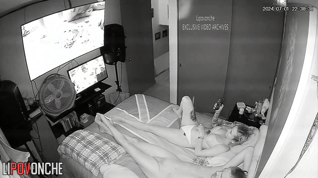 Couple watching porn and doesn't satisfy each other