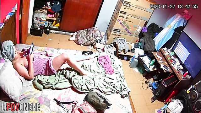 Busty babe dressing for the dirty party / bedroom video