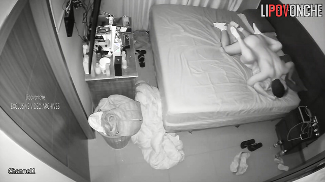 Man fucks dissatisfied woman on bed and she doesn't let him do cunnilingus
