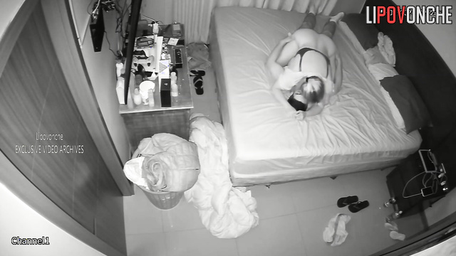 Man fucks dissatisfied woman on bed and she doesn't let him do cunnilingus