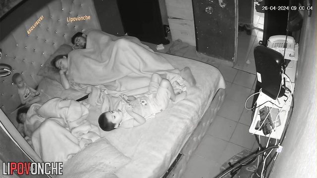 Secret sex with chubby wife while the whole family is distracted