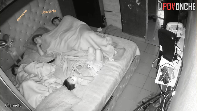 Secret sex with chubby wife while the whole family is distracted