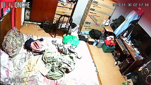 A couple's simple time in bed has turned into an active fuck