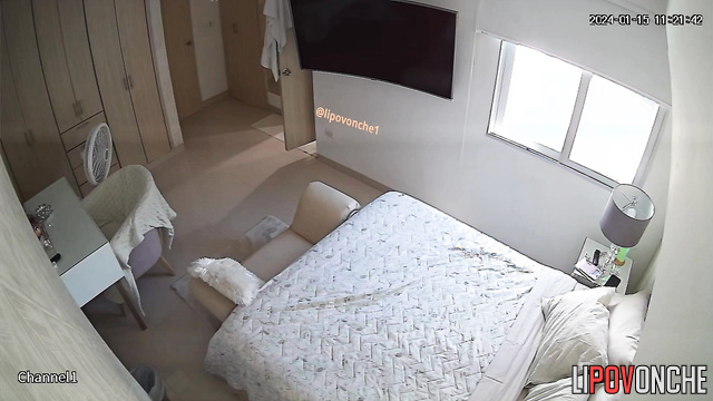Private bedroom video: Chubby naked girl hangs out on her phone