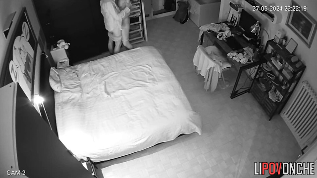 An aroused man tries to fuck his skinny girlfriend while standing