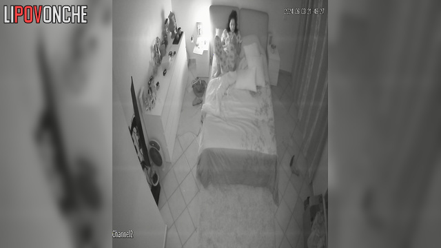 A slender mommy put down her phone for a quick masturbation session and an orgasm