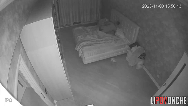 Boyfriend shone a flashlight on her after sex, look