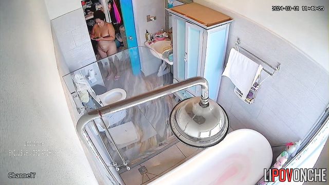 Babe with big boobs and ass peeing after awakening