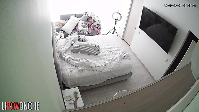 Babe woke up and didn't know what to do - solo video