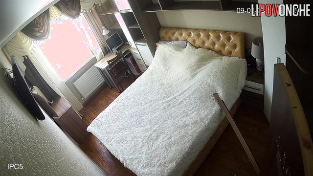 Old gray-haired woman decided to air out all the rooms - hidden cam