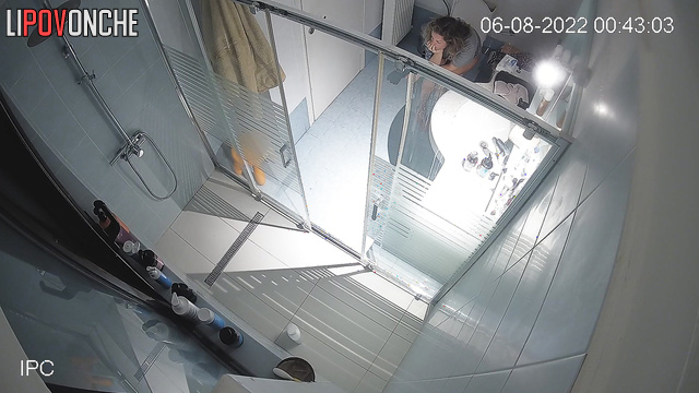 Night hidden camera fixed her pee before sleep (watch it now)