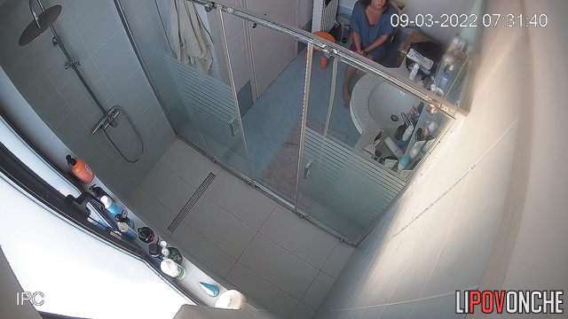 Lonely blonde peeing and doesn't even suspect that she is being spying