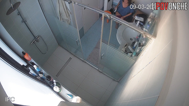 Lonely blonde peeing and doesn't even suspect that she is being spying
