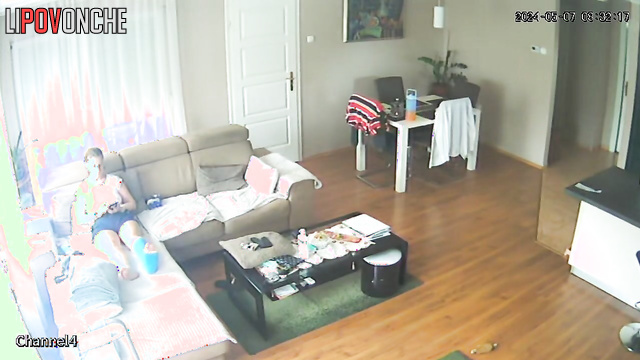Woman in plaster making blowjob to old fart in the living room