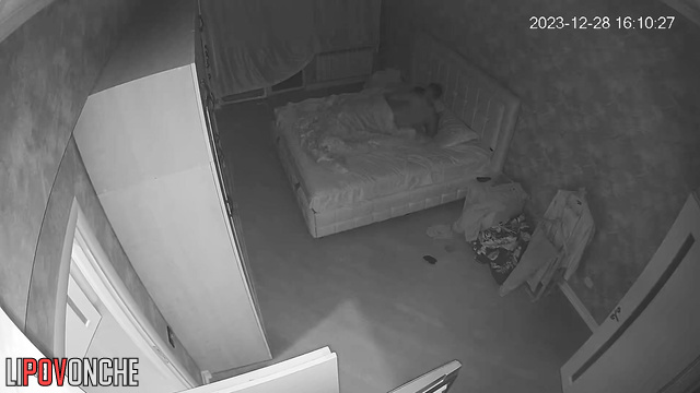 He likes it when she asks to fuck her, hidden camera