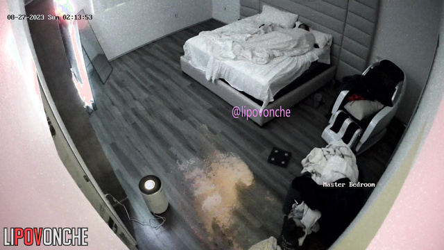 Blowjob during fingering (chubby boyfriend made it to her)