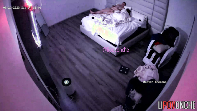 Blowjob during fingering (chubby boyfriend made it to her)