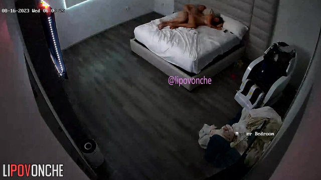 Babe likes to please his cock and he gives her gifts