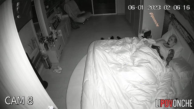 She woke up suddenly and started making him blowjob