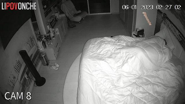 She woke up suddenly and started making him blowjob