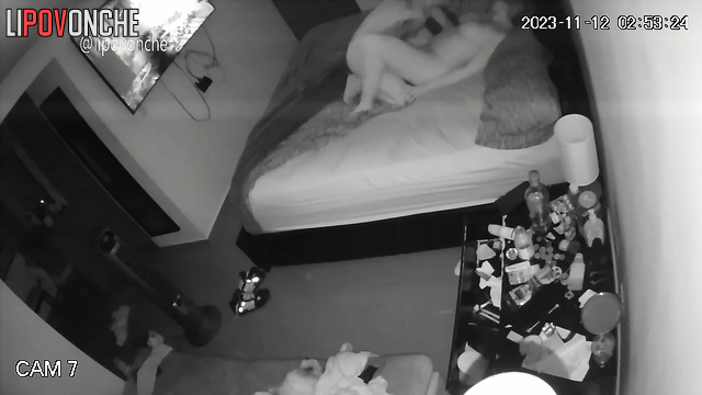 Boy licks great and she enjoys it - bedroom camera