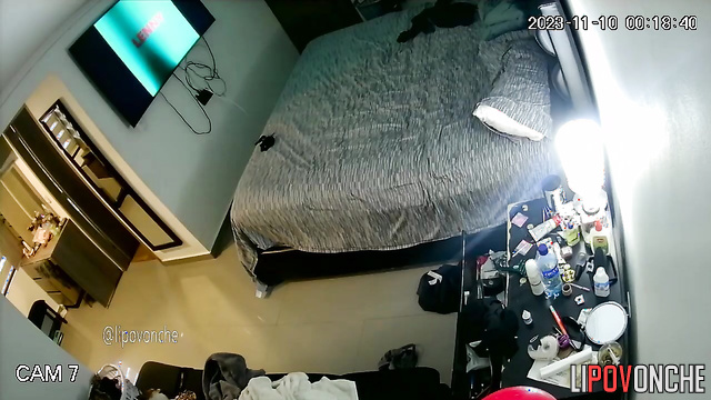 Busty babe lay on the bed and waited for cunnilingus