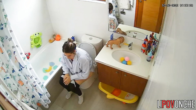 Stranger watched her pee - bathroom hidden camera